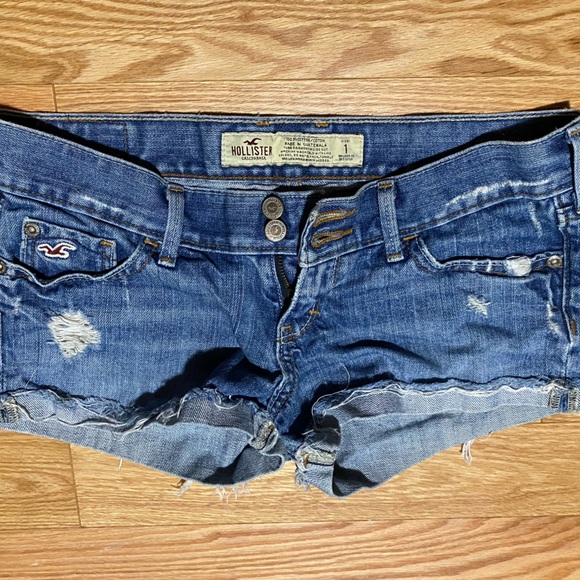 Hollister Double Button Shorts - Picture 2 of 3
